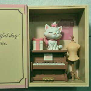 POP MART Disney Classic Fairy Tales -MARIE - Mini Book Character Scene